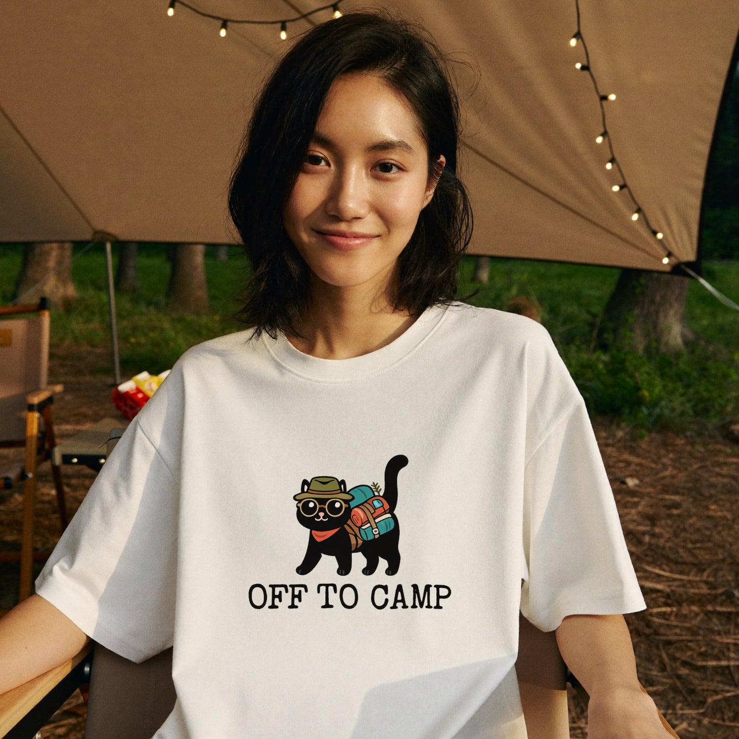 リュック猫「OFF TO CAMP」Tシャツ | かわいい 猫好き キャンプ ウェア