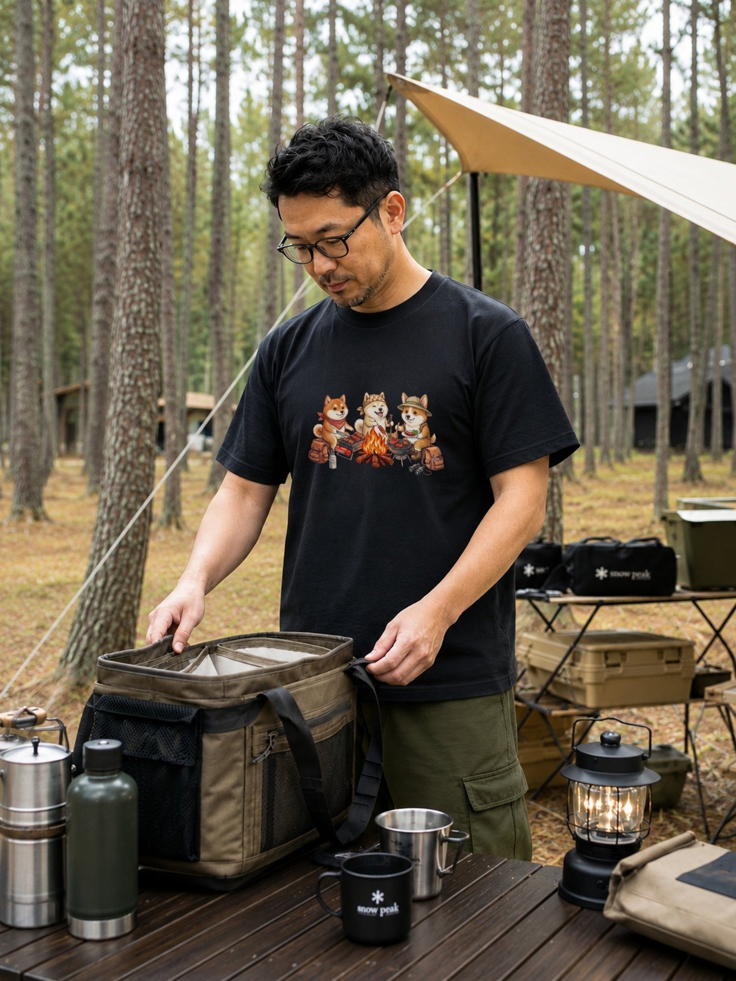 【柴犬・キャンプ＆BBQ】おしゃれな白Tシャツ | CAMPMODE