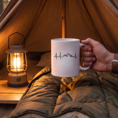 登山と心拍数をモチーフにしたラインアート コーヒーマグカップ | CAMPMODE