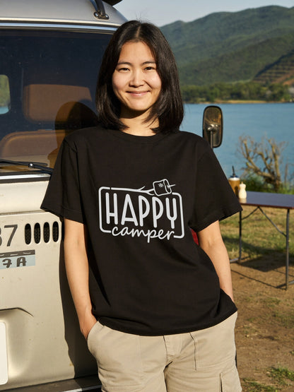 「Happy camper」ハッピーキャンパー Tシャツ - マシュマロ 焼き 焚き火 イラストTシャツ アウトドア 服