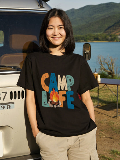 レトロ 「CAMP LIFE」 キャンプ Tシャツ - ヴィンテージ風 70年代 焚き火 グラフィックTシャツ アウトドア 服