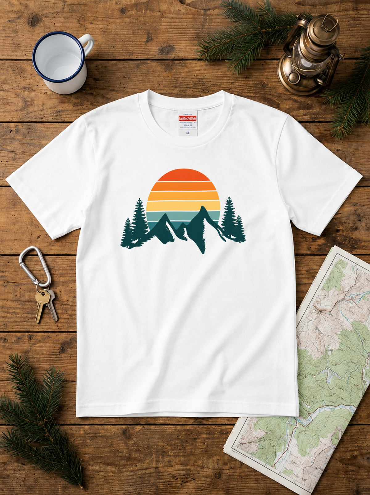 レトロ サンセット（夕日）山 Tシャツ - ヴィンテージ風 70年代 80年代 グラフィックTシャツ 登山 キャンプ 服