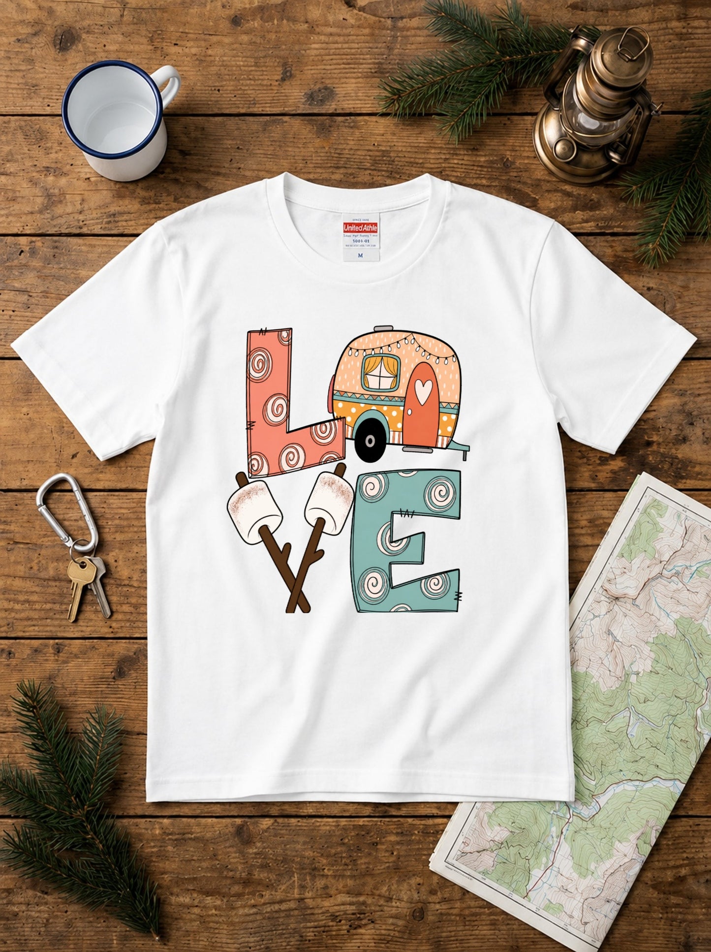 「LOVE」 キャンピング Tシャツ - かわいい レトロ キャンピングカー マシュマロ イラスト キャンプ 服