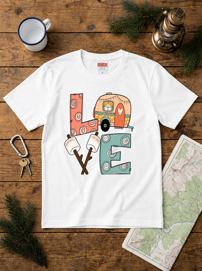 「LOVE」 キャンピング Tシャツ - かわいい レトロ キャンピングカー マシュマロ イラスト キャンプ 服