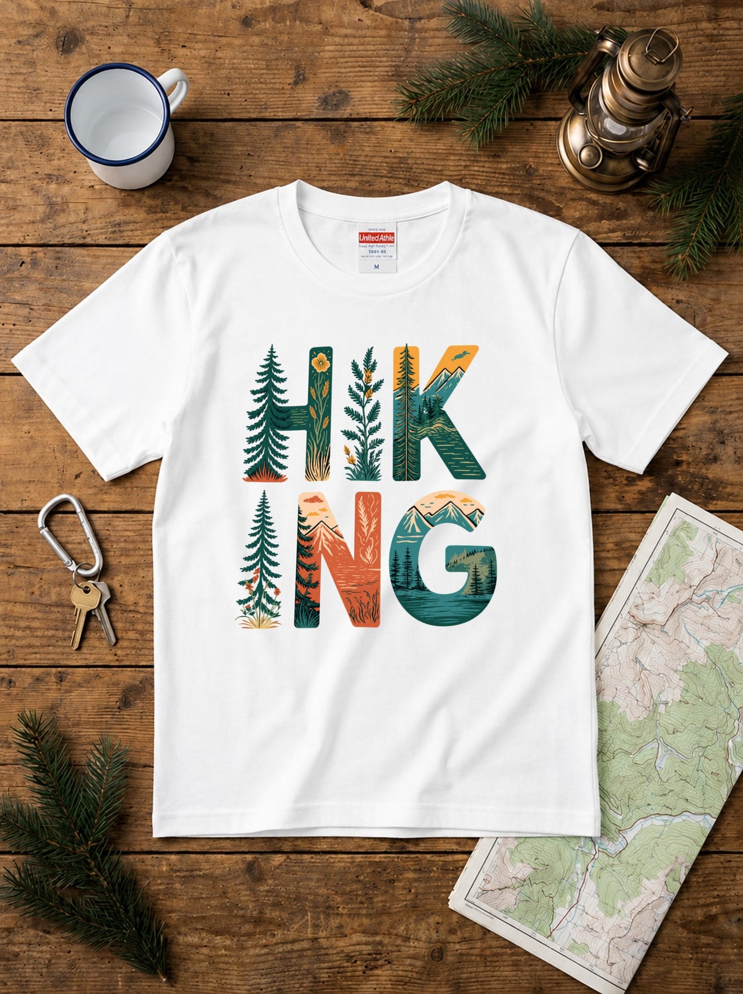 ヴィンテージ風 「HIKING」 文字ロゴ Tシャツ - レトロ マウンテン 風景 グラフィックTシャツ アウトドア 登山