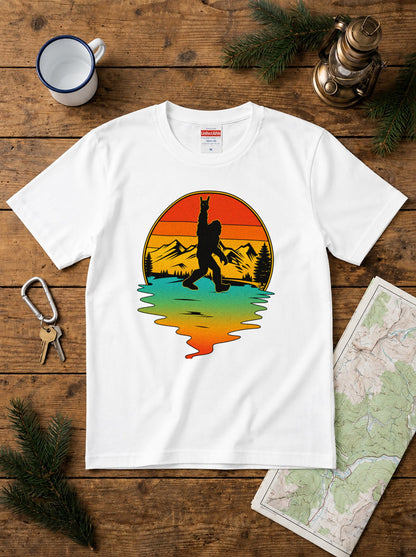 ビッグフットTシャツ｜ロックンロールTシャツ｜ビッグフットと夕日｜キャンプTシャツ