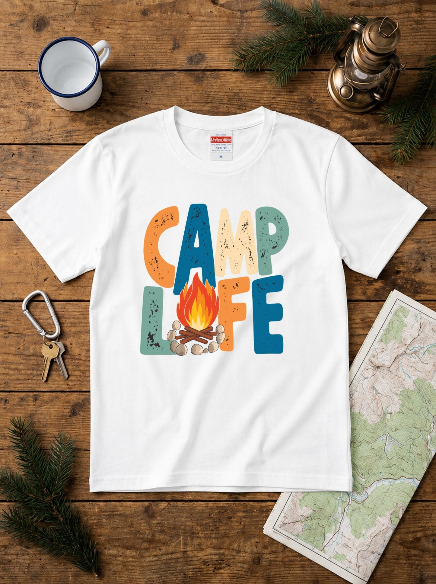 レトロ 「CAMP LIFE」 キャンプ Tシャツ - ヴィンテージ風 70年代 焚き火 グラフィックTシャツ アウトドア 服