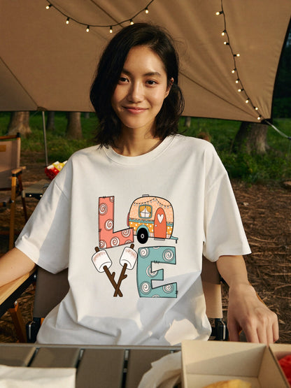 「LOVE」 キャンピング Tシャツ - かわいい レトロ キャンピングカー マシュマロ イラスト キャンプ 服