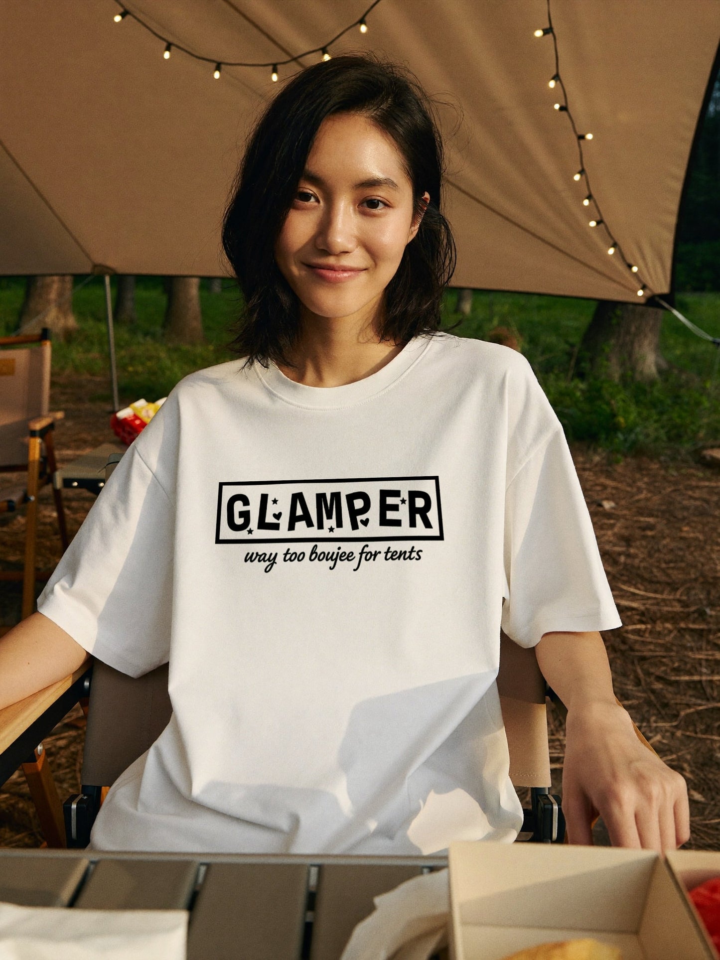 「GLAMPER」おもしろ グランピング Tシャツ - 面白い キャンプ ロゴTシャツ アウトドア ゆるキャン 服