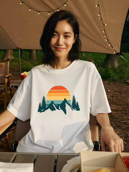 レトロ サンセット（夕日）山 Tシャツ - ヴィンテージ風 70年代 80年代 グラフィックTシャツ 登山 キャンプ 服