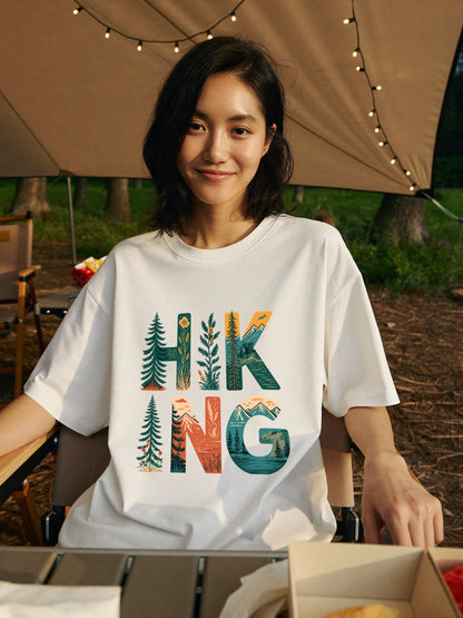 ヴィンテージ風 「HIKING」 文字ロゴ Tシャツ - レトロ マウンテン 風景 グラフィックTシャツ アウトドア 登山