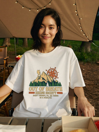 「Out of breath hiking society」おもしろ Tシャツ - 面白い ハイキング 登山 キャンプ グラフィックTシャツ