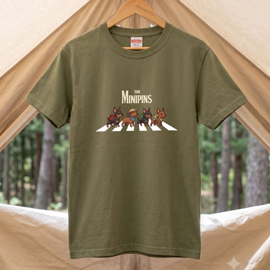 THE MINIPINS 横断歩道 キャンプ ゆるかわ Tシャツ 【犬好き・愛犬家・アウトドア・ギフトに最適】