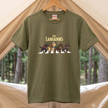 THE LABRADORS 横断歩道 キャンプ ゆるかわ Tシャツ 【犬好き・愛犬家・アウトドア・ギフトに最適】