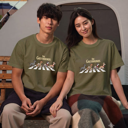 THE GREYHOUNDS 横断歩道 キャンプ ゆるかわ Tシャツ 【犬好き・愛犬家・アウトドア・ギフトに最適】