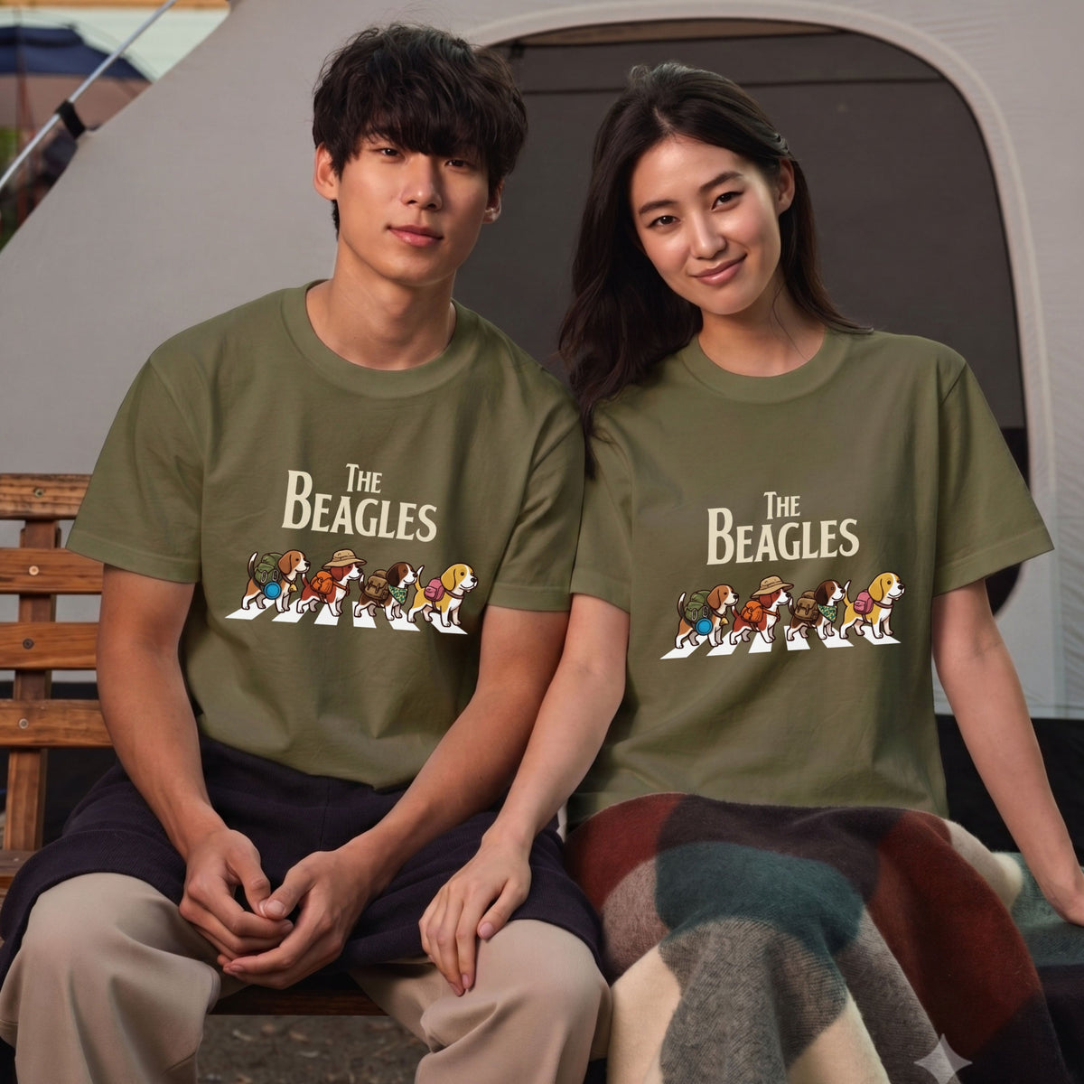 THE BEAGLES 横断歩道 キャンプ ゆるかわ パロディTシャツ 【犬好き・愛犬家・アウトドア・ギフトに最適】