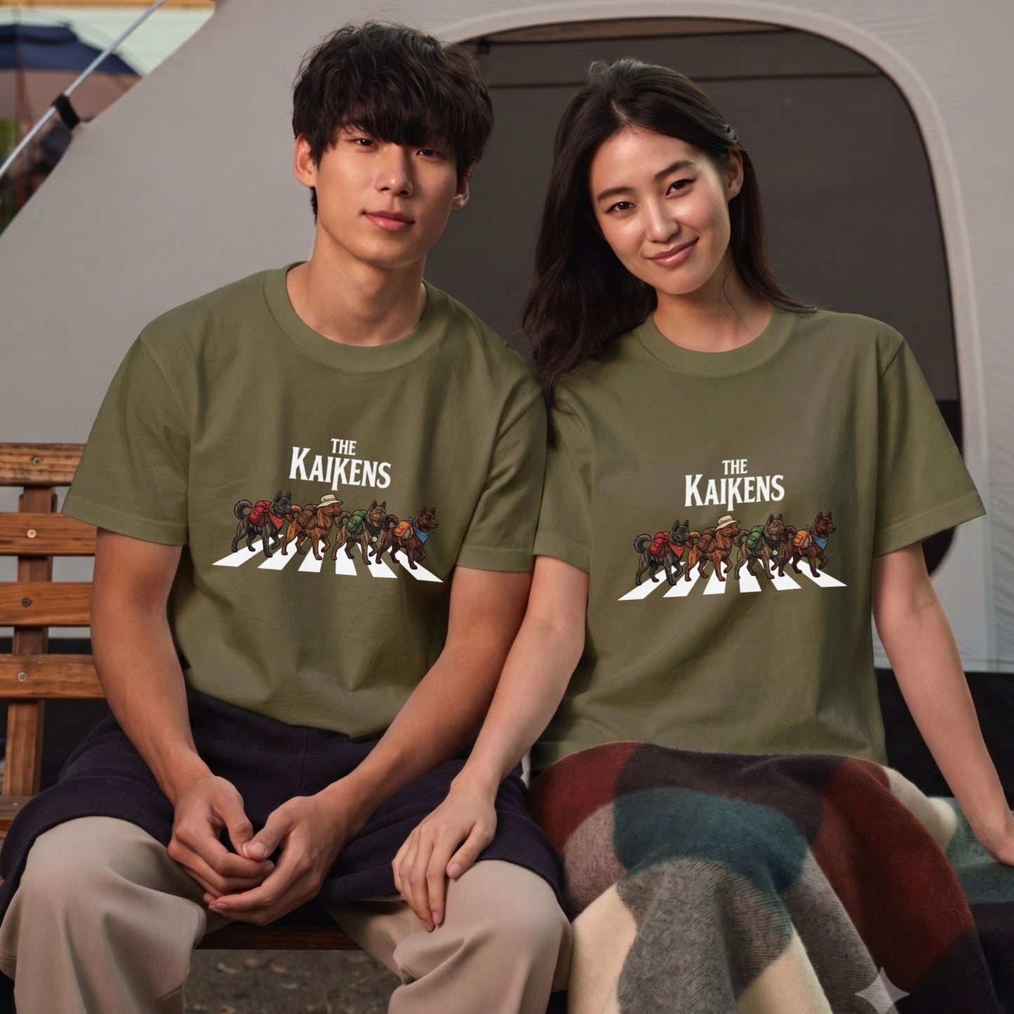 THE KAIKENS | 横断歩道 ゆるかわ 甲斐犬 キャンプ パロディTシャツ【犬好き・愛犬家・アウトドア・ギフトに最適】