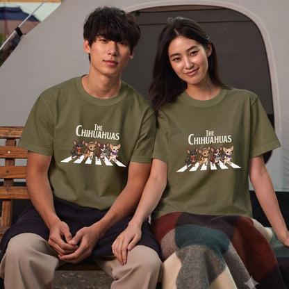 THE CHIHUAHUAS | 横断歩道 ゆるかわ チワワ キャンプ パロディTシャツ【犬好き・愛犬家・アウトドア・ギフトに最適】
