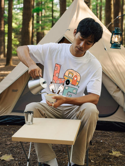 「LOVE」 キャンピング Tシャツ - かわいい レトロ キャンピングカー マシュマロ イラスト キャンプ 服