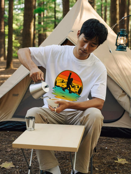 ビッグフットTシャツ｜ロックンロールTシャツ｜ビッグフットと夕日｜キャンプTシャツ